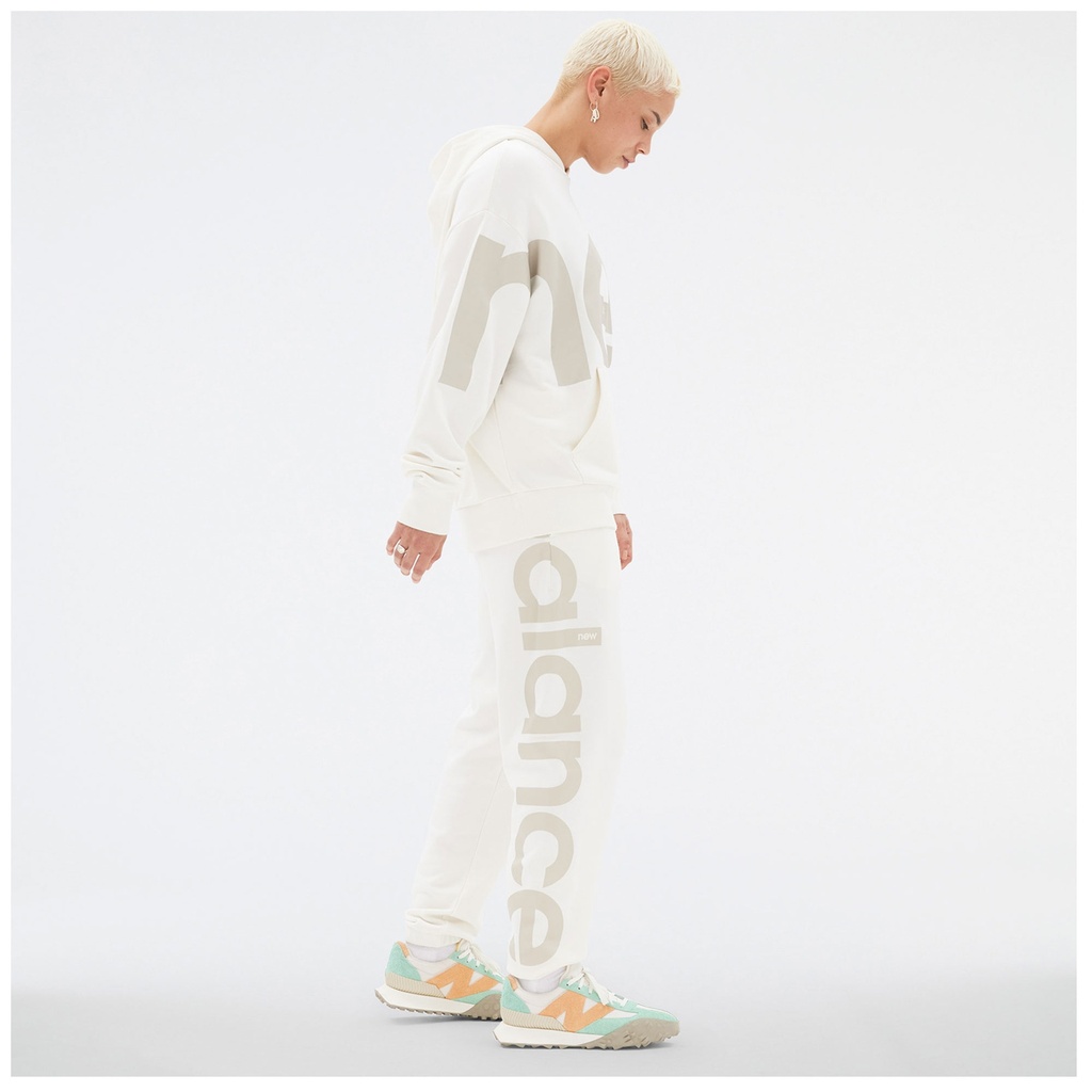 [UP23503-SST-UB] Jogger New Balance Athletics Unisex Out of Bounds Blanco (U1)
